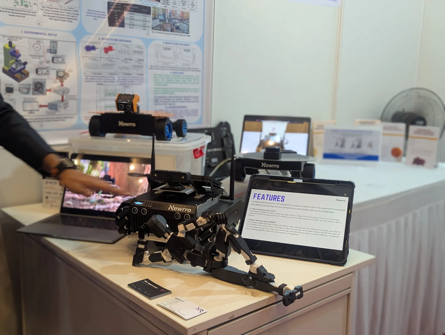 Newrro robots and a robot arm on display at an exhibition